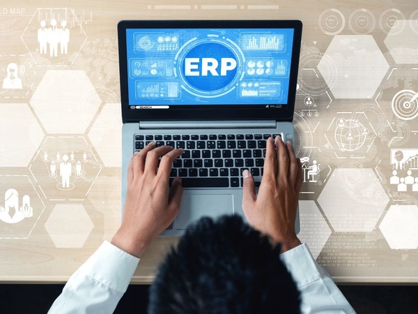بررسی مشکلات سیستم ERP | تاک شد